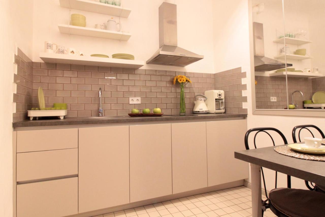 Apartment Vintage 1br In Quiet Center Of *