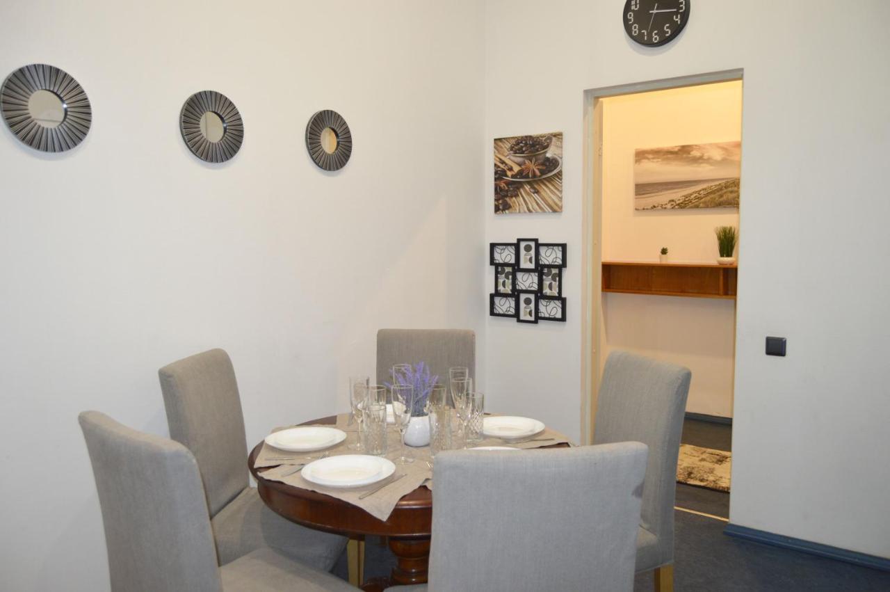 Center Two With One Bedroom, Up To 5 Guests, Self Check-in, Free Parking
