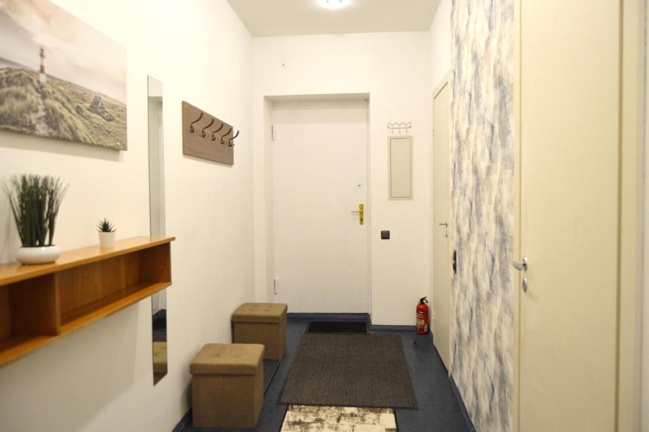 Center Two With One Bedroom, Up To 5 Guests, Self Check-in, Free Parking *