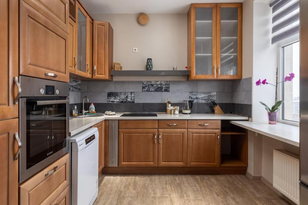 Appartement Lovely 2-bdrm Ideal For Couples And Family With Children, Free Parking On Premises *