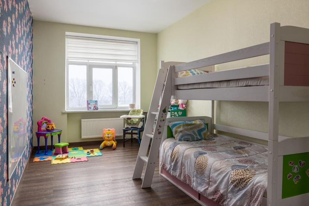 Lovely 2-bdrm Ideal For Couples And Family With Children, Free Parking On Premises Appartement