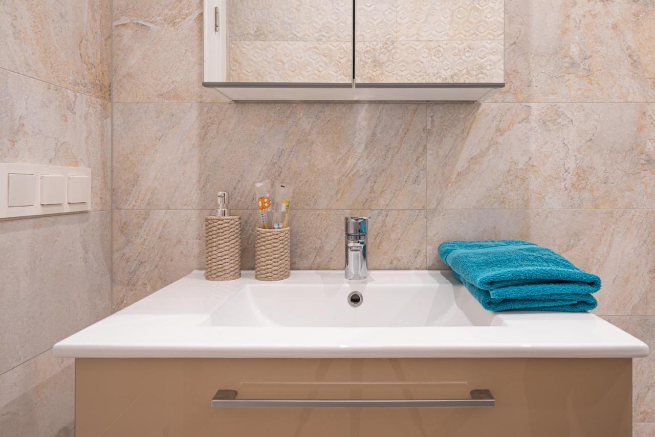 Dzīvoklis 1-bedroom Penthouse With Underground Parking *
