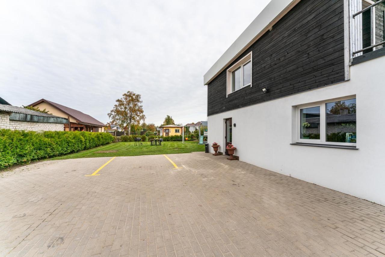 Family Garden With Free Private Parking & Playground * Riga