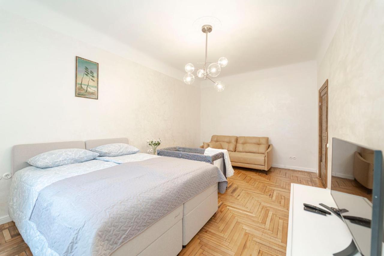 Apartment G11 Old *