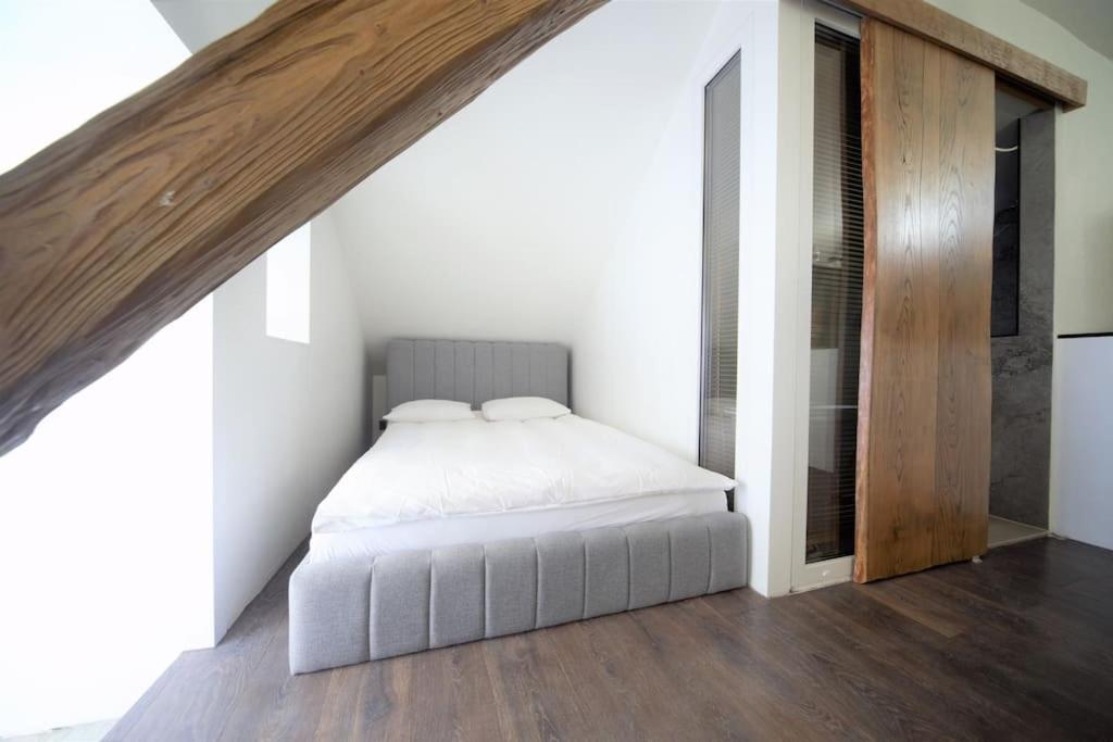 3 Level In Old Town / Apartment *