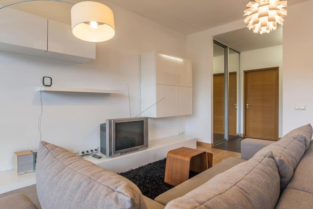Stunning 2 Bedroom In Quite Part Of Korter *