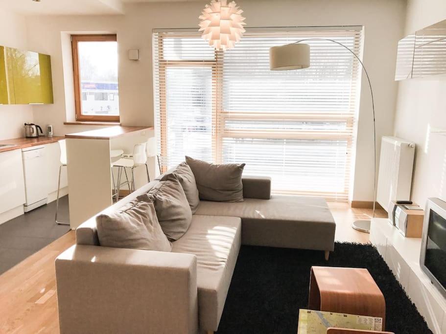 Stunning 2 Bedroom In Quite Part Of Apartment *