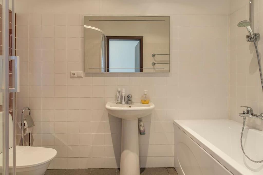 Stunning 2 Bedroom In Quite Part Of
