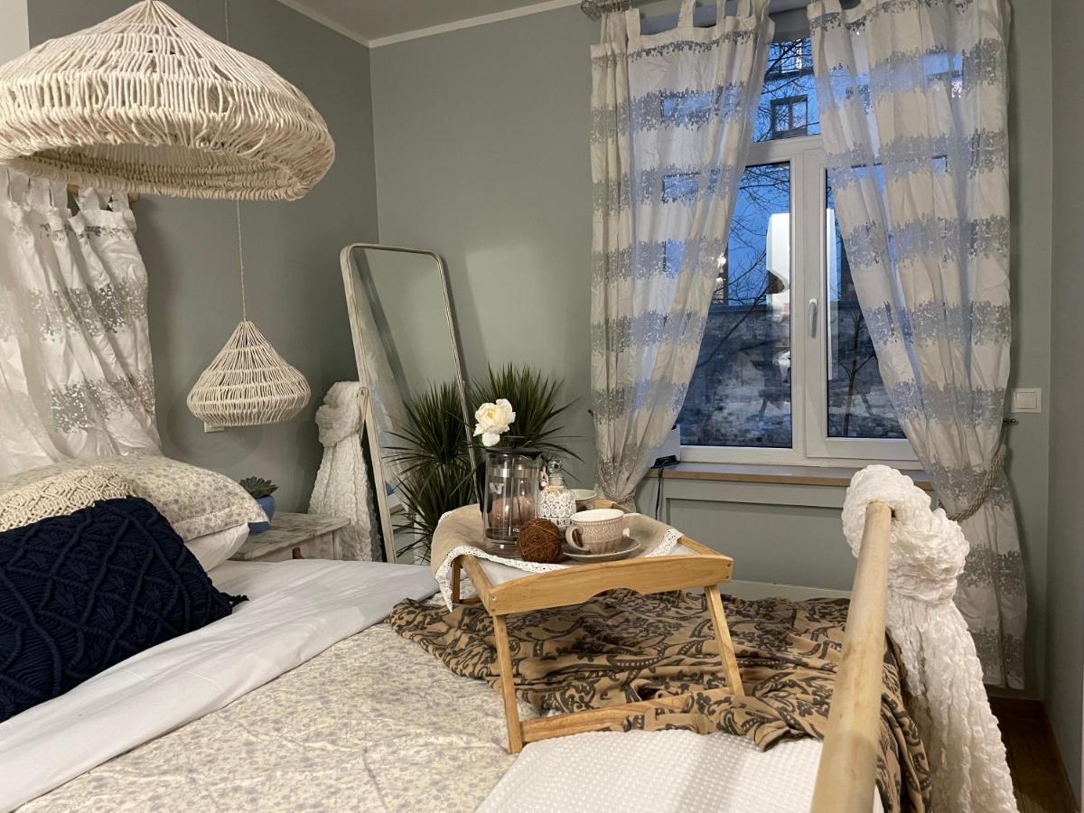Pristine 1br In Center W/ Patio And Parking Apartamento Riga
