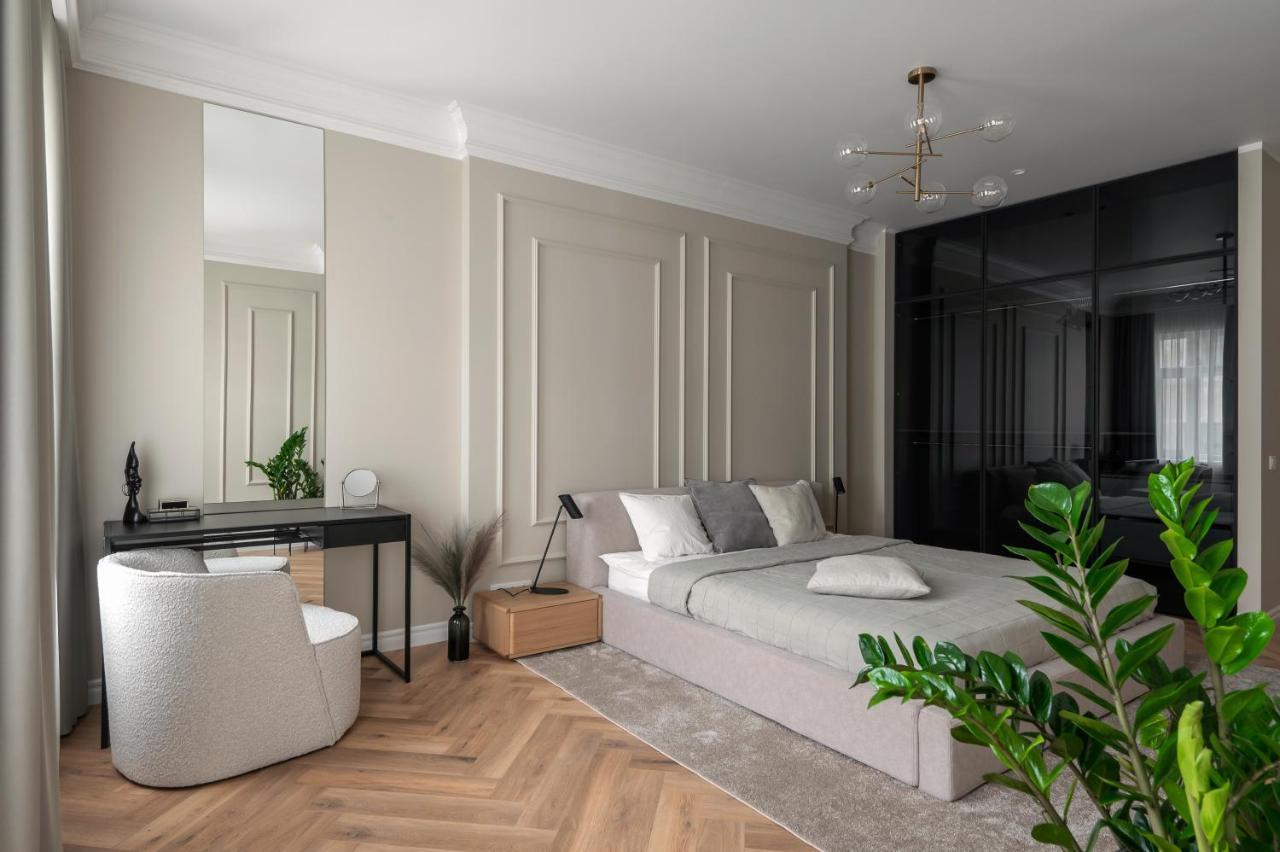 Cozy In The Quiet Center Of Apartment *