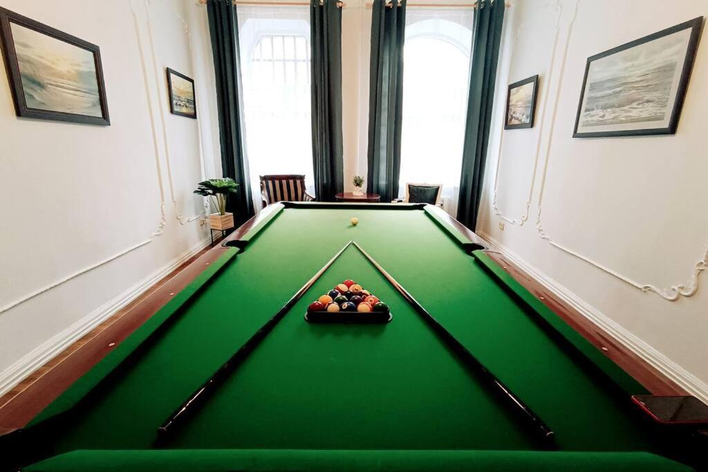 Unique Spacious Classic 3 Bedroom Midtown ! Billiard ! * Riga