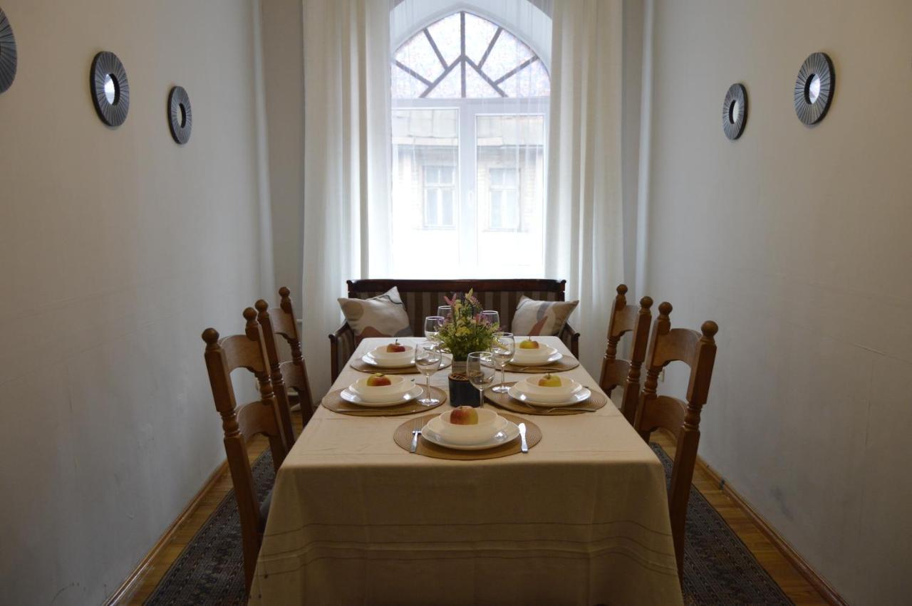 Unique Spacious Classic 3 Bedroom Midtown ! Billiard ! Riga