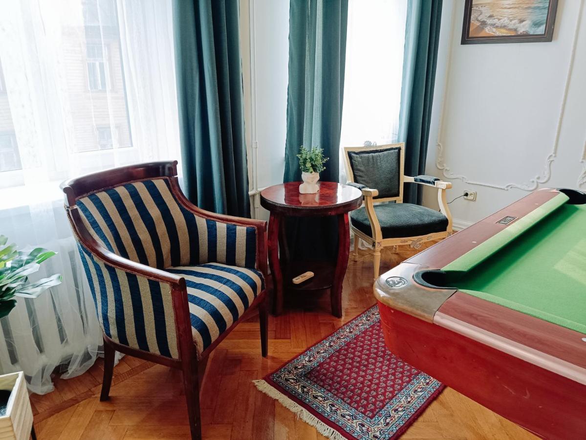 Unique Spacious Classic 3 Bedroom Midtown ! Billiard ! Căn hộ Riga