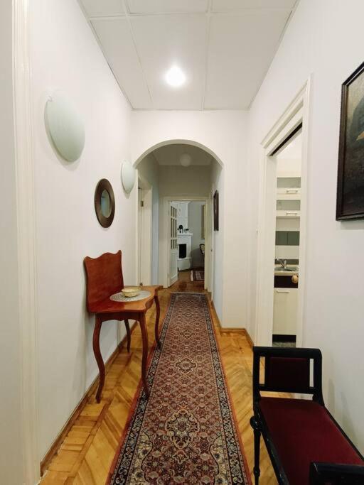 Căn hộ Unique Spacious Classic 3 Bedroom Midtown ! Billiard !