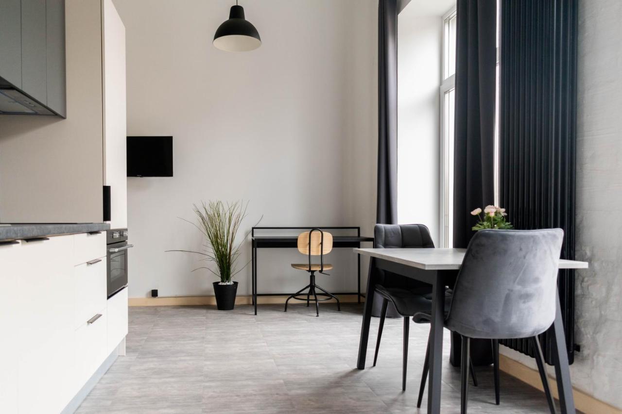 Apartment Youthments Living *