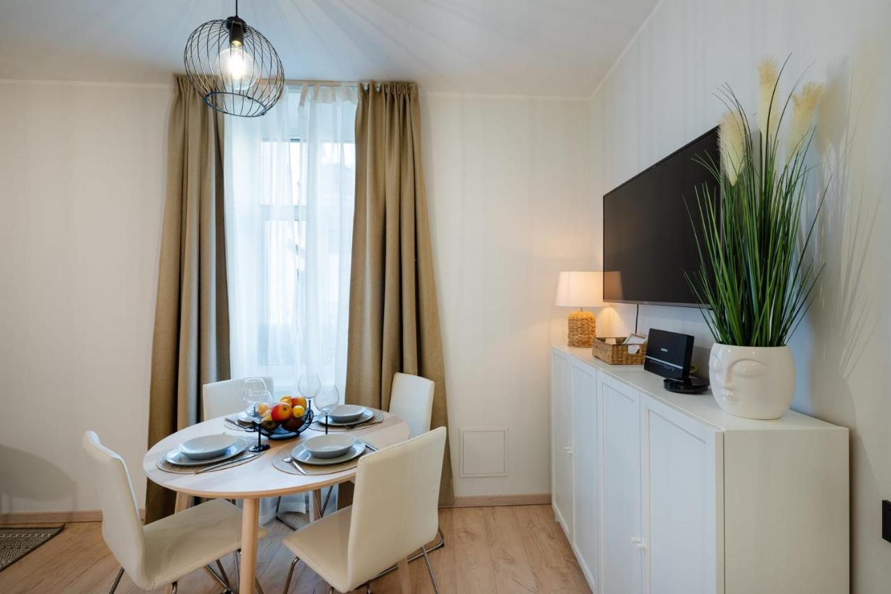 Old Cozy One Bedroom