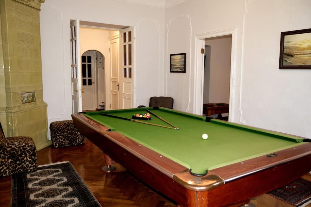 Unique Spacious Classic 3 Bedroom Midtown ! Billiard ! Căn hộ Riga