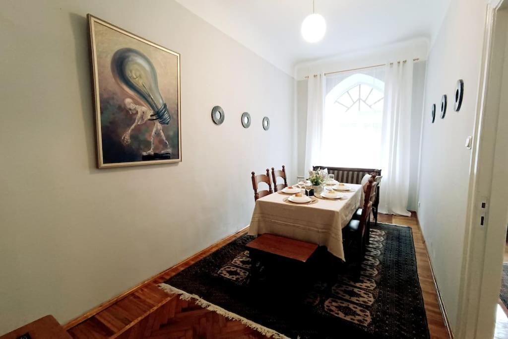 Unique Spacious Classic 3 Bedroom Midtown ! Billiard ! * Riga