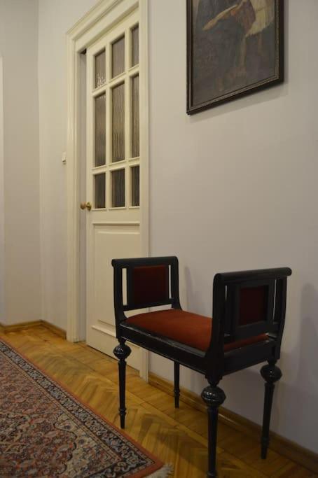 Unique Spacious Classic 3 Bedroom Midtown ! Billiard ! * Riga