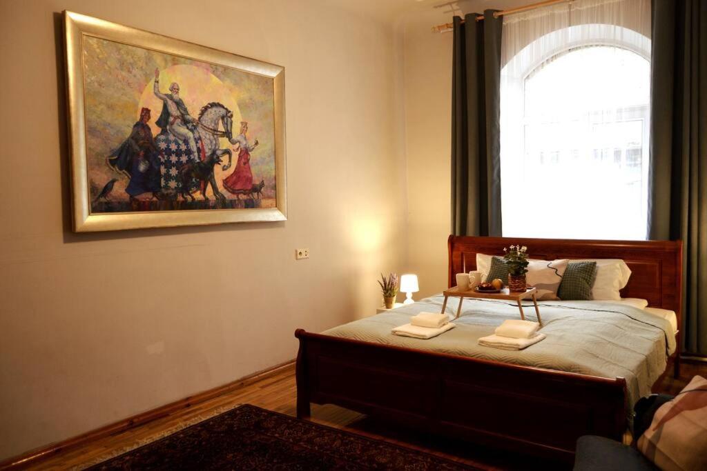Unique Spacious Classic 3 Bedroom Midtown ! Billiard ! Căn hộ Riga