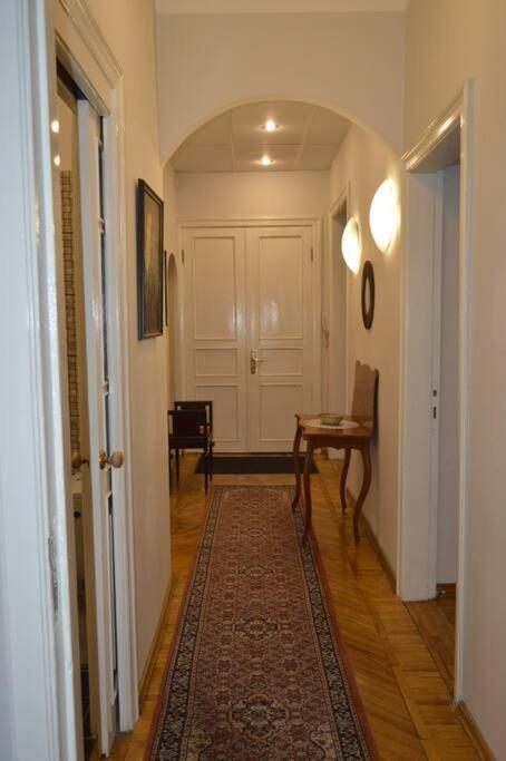 Unique Spacious Classic 3 Bedroom Midtown ! Billiard ! *