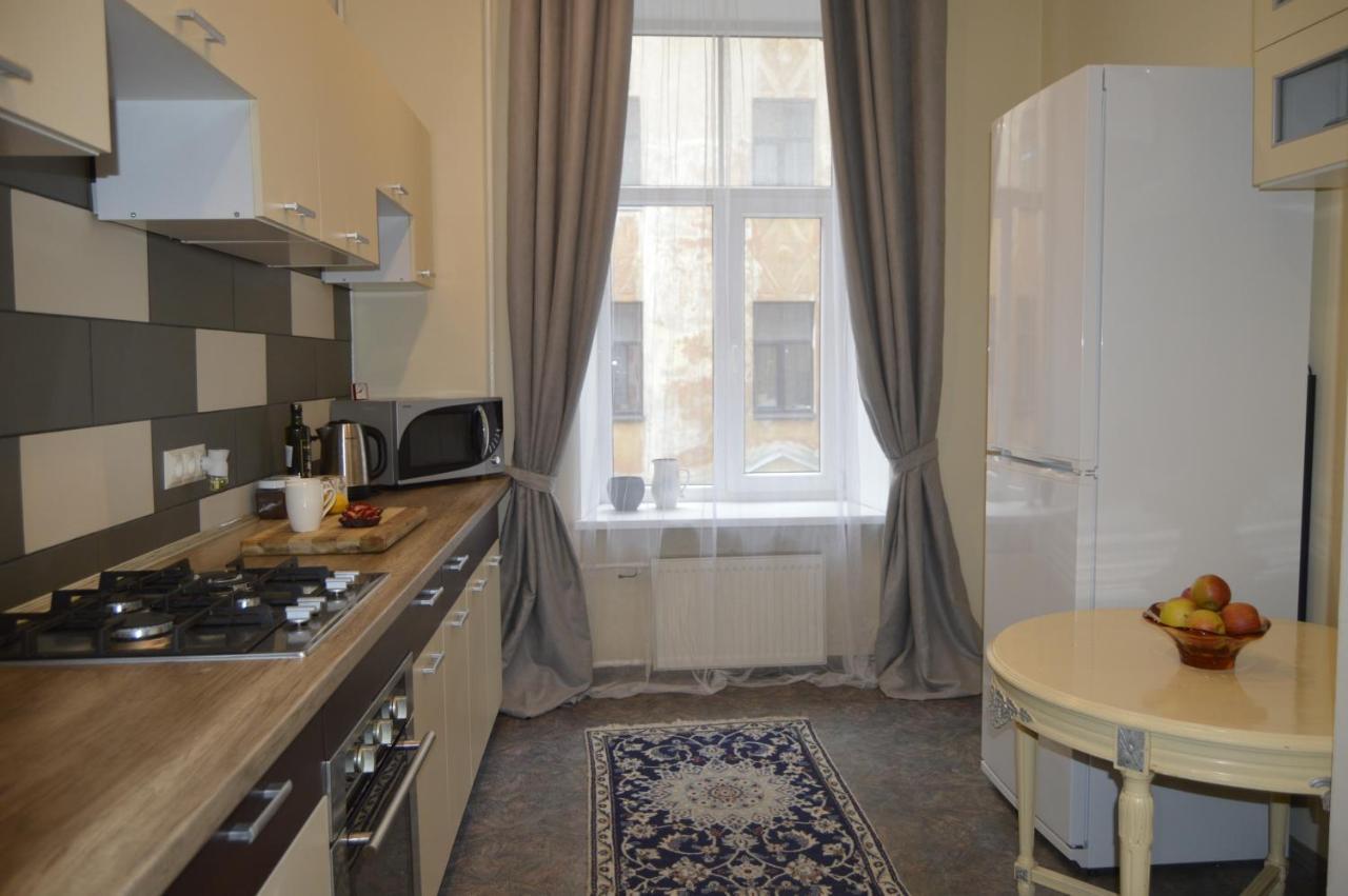 Unique Spacious Classic 3 Bedroom Midtown ! Billiard ! Căn hộ