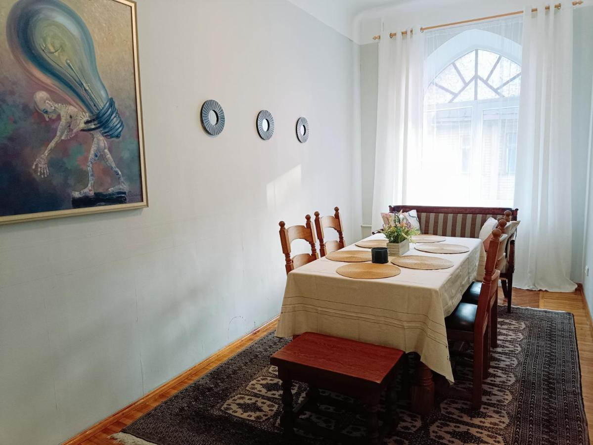 Unique Spacious Classic 3 Bedroom Midtown ! Billiard ! Riga