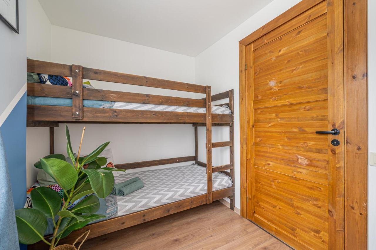Family Garden With Free Private Parking & Playground