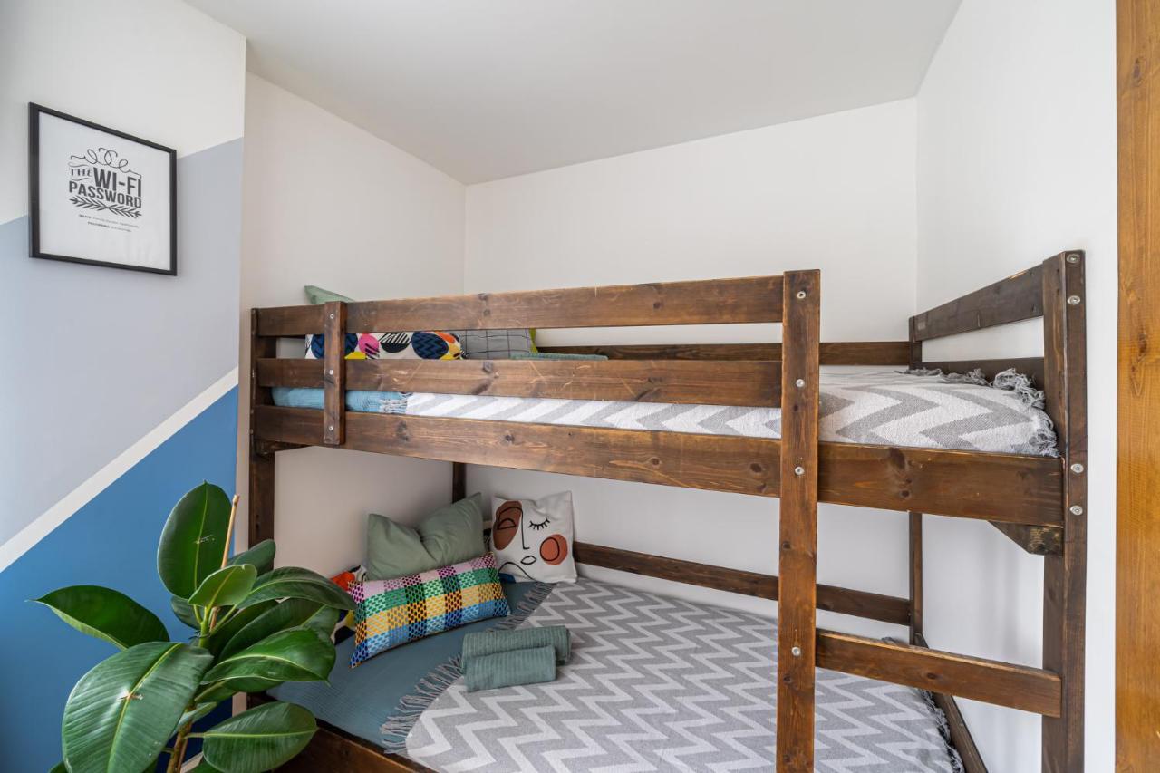 Family Garden With Free Private Parking & Playground Dzīvoklis
