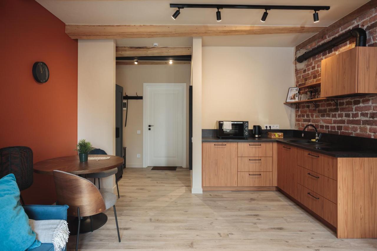 Colonel & Apartment
