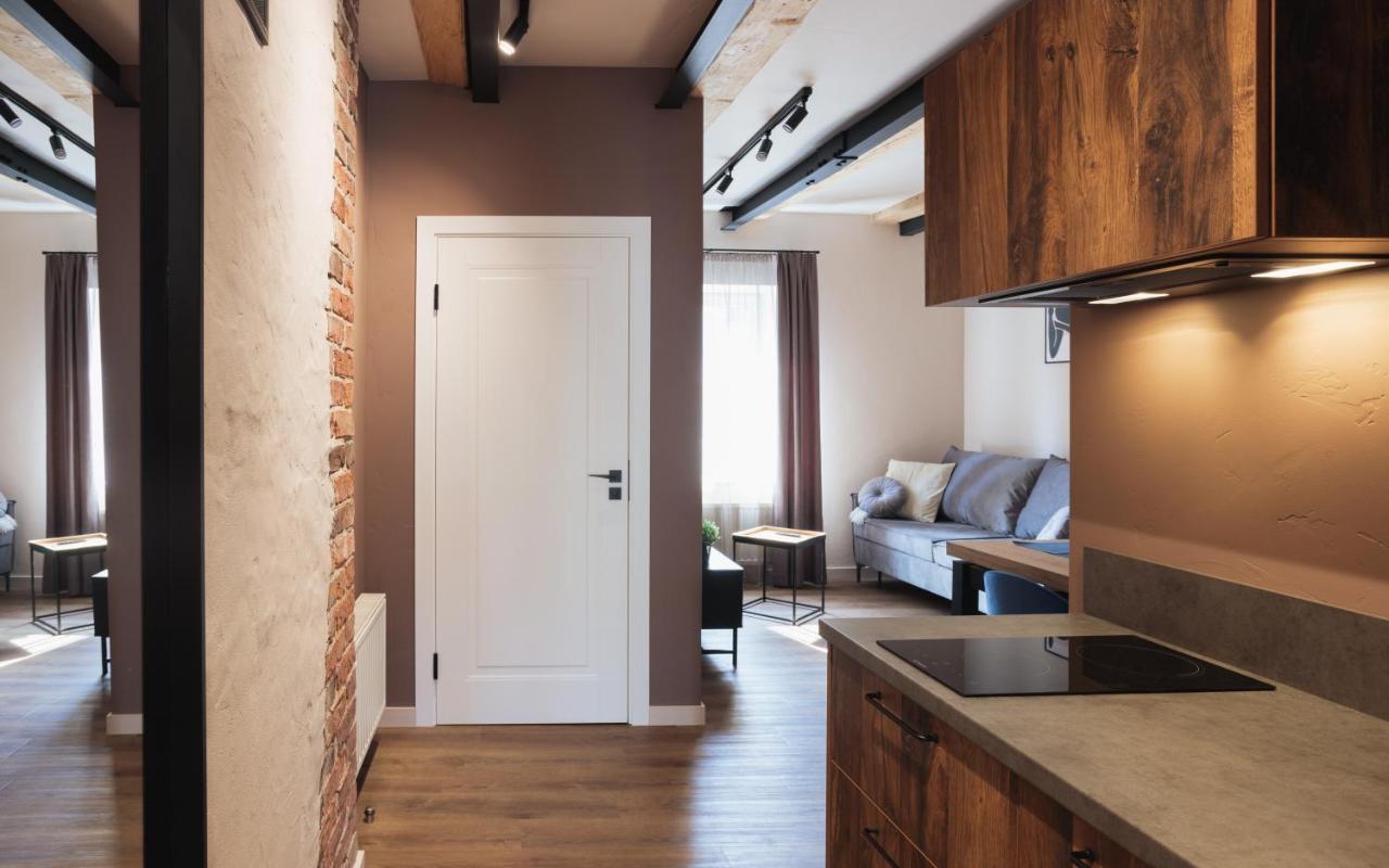 Colonel & Appartement *