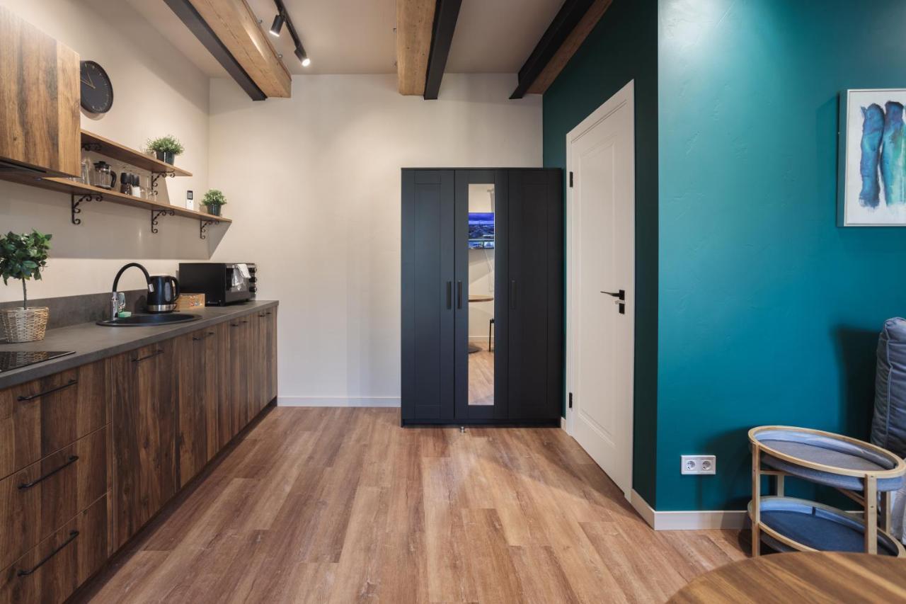 Colonel & Apartment *