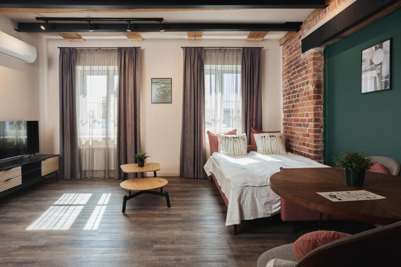 Colonel & Appartement *