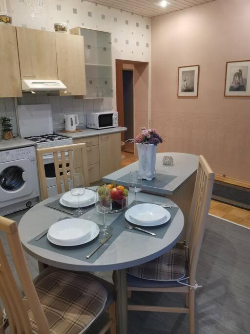 Cozy, Spacious Gertruda Self Chek In 20 Min To Old With Car 5 Min Huoneisto