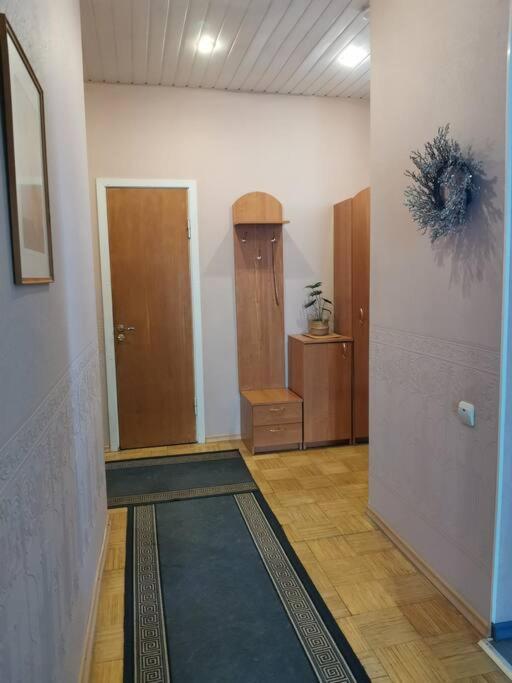 Huoneisto Cozy, Spacious Gertruda Self Chek In 20 Min To Old With Car 5 Min Riika