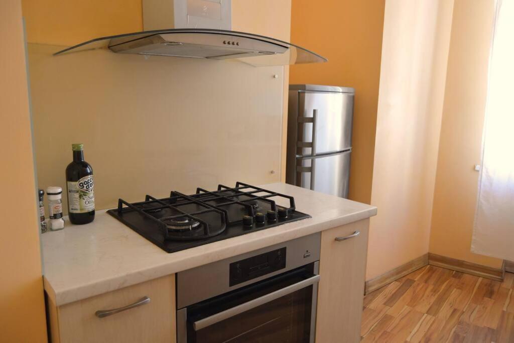 Spacious Old Town Family Peachy 2 Bedrooms Apartment, Nearby The Presidential Castle Apartamento *