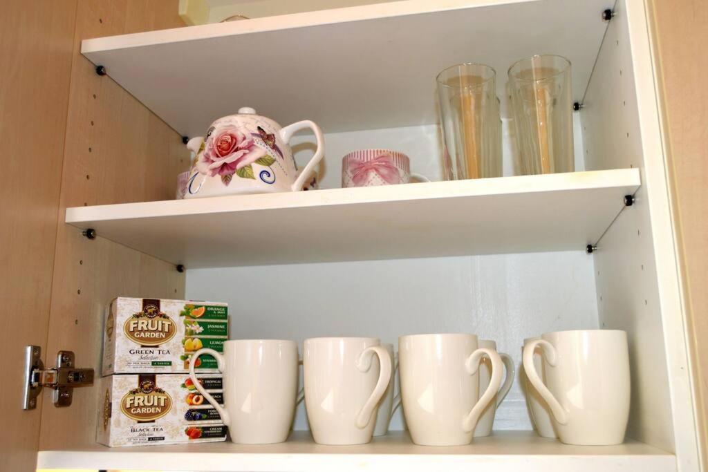 Spacious Old Town Family Peachy 2 Bedrooms Apartment, Nearby The Presidential Castle * Riga