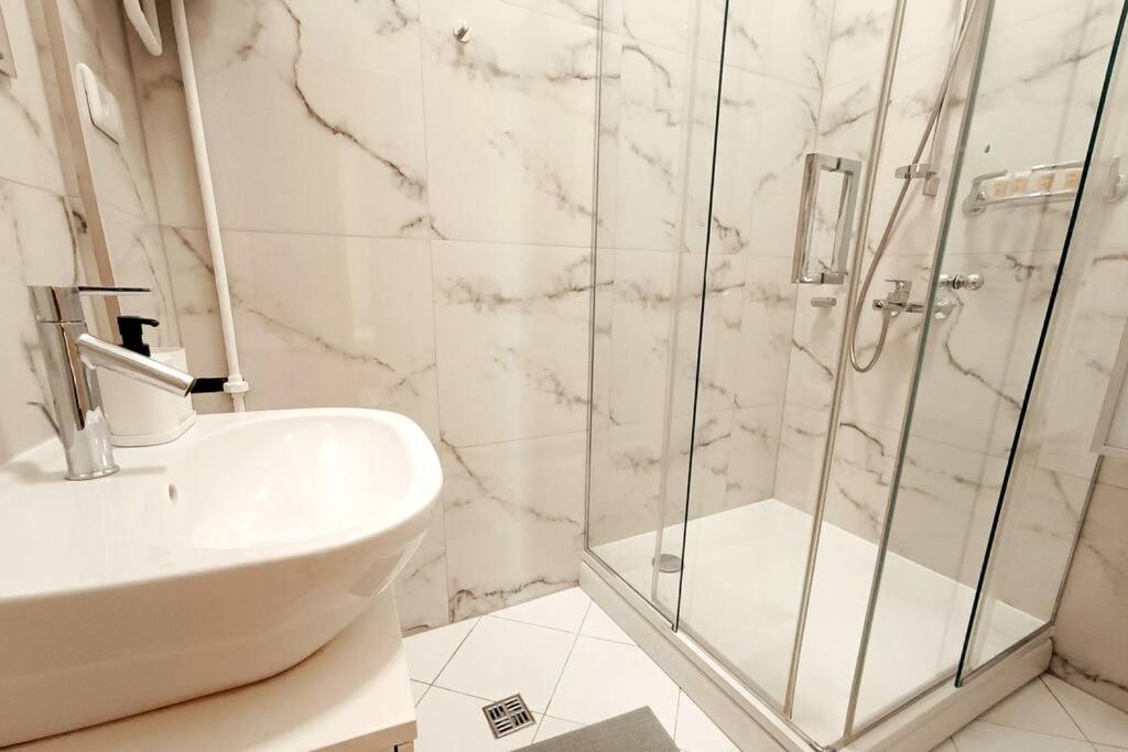 Apartamento Spacious Old Town Family Peachy 2 Bedrooms Apartment, Nearby The Presidential Castle