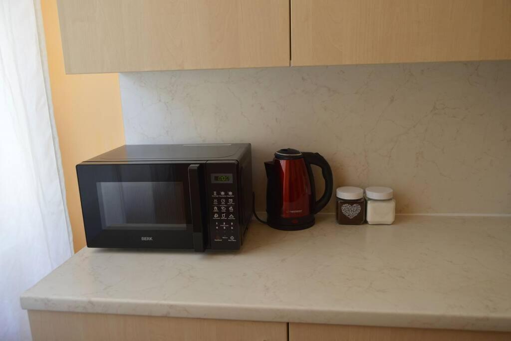 Spacious Old Town Family Peachy 2 Bedrooms Apartment, Nearby The Presidential Castle Riga