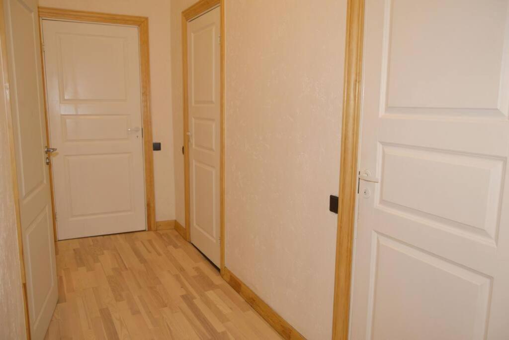 Spacious Old Town Family Peachy 2 Bedrooms Apartment, Nearby The Presidential Castle * Riga