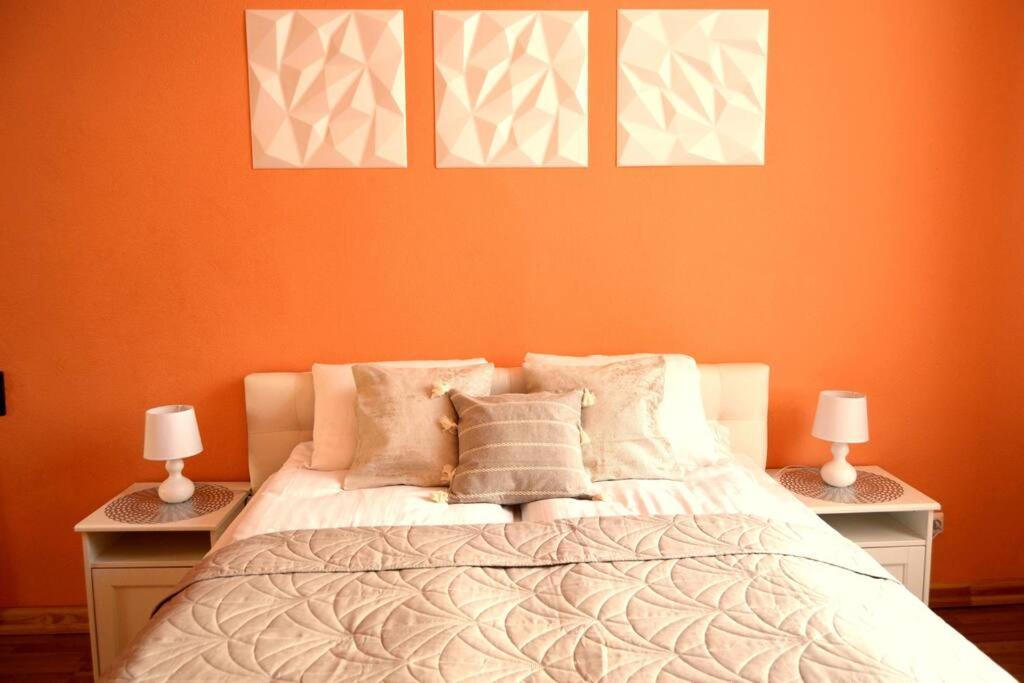Spacious Old Town Family Peachy 2 Bedrooms Apartment, Nearby The Presidential Castle Apartamento *