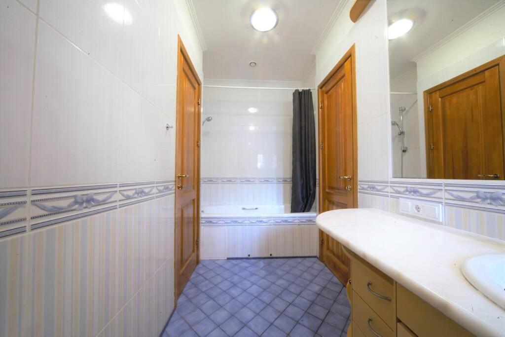 Korter Old Town 2 Bedroom / Location *