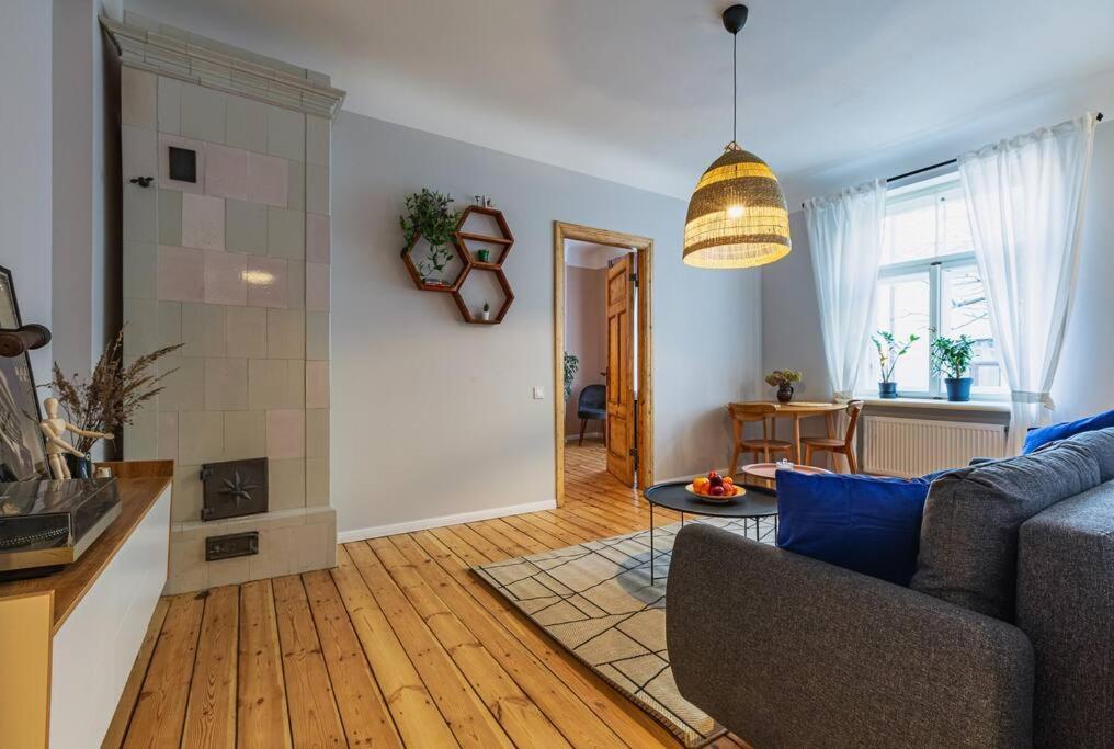 Apartment Design With Vintage Twist In Central *
