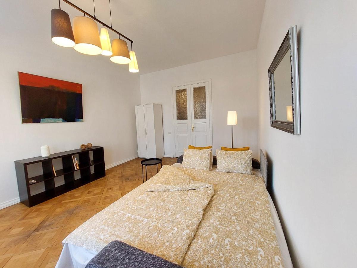 Dainas 2-room - Arena Riga