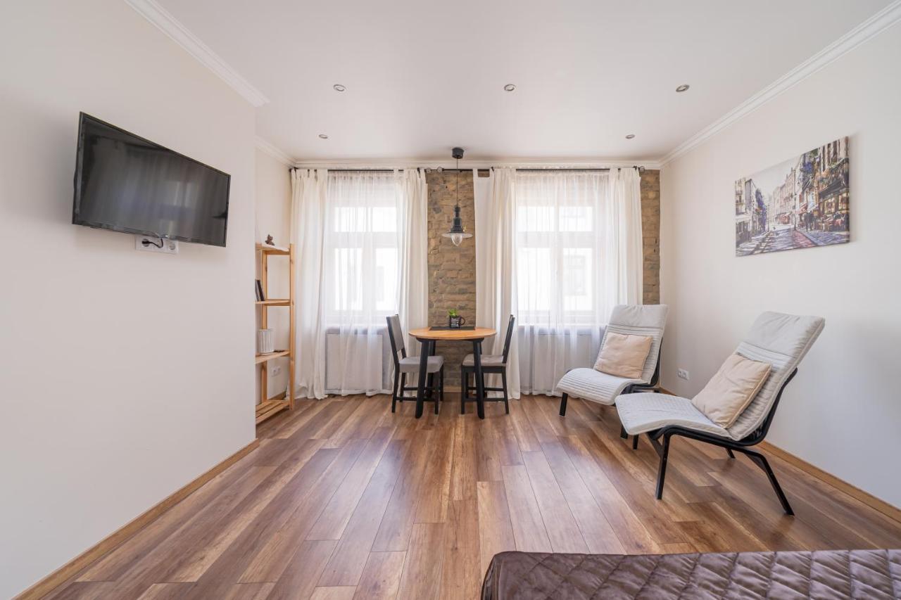 Top-floor With Courtyard View In Unesco Area, Murnieku Street