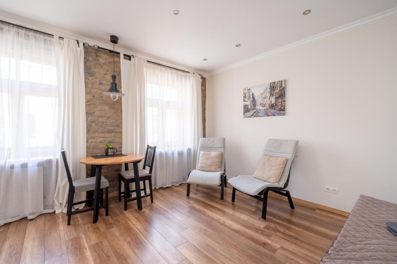 Top-floor With Courtyard View In Unesco Area, Murnieku Street