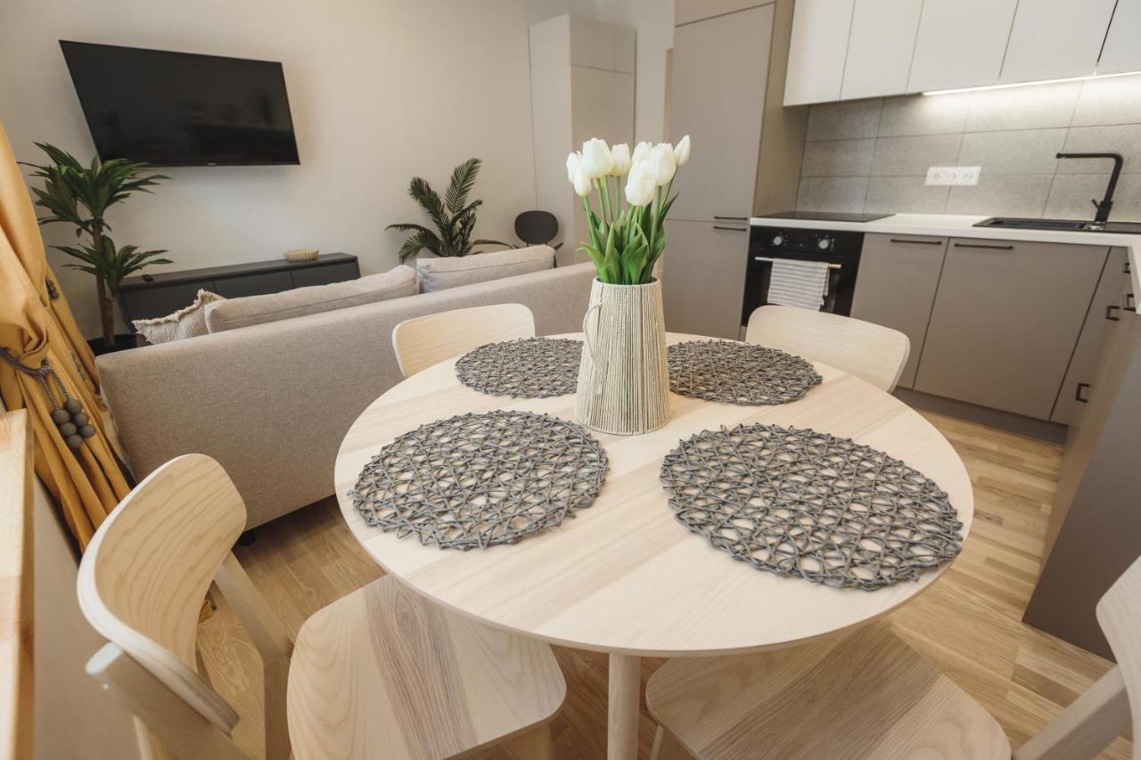 1212 With Free Parking Appartement