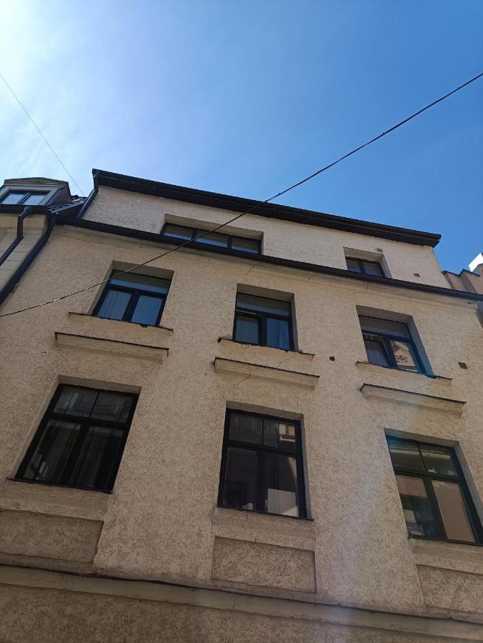 Elegant Old Town Toffee Bliss Apartment, Self Check-in, Steps From Bus Station Riga