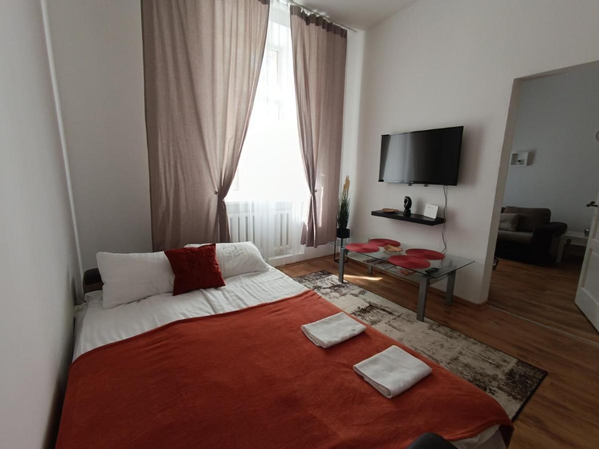 Center Two With One Bedroom, Up To 5 Guests, Self Check-in, Free Parking Riga