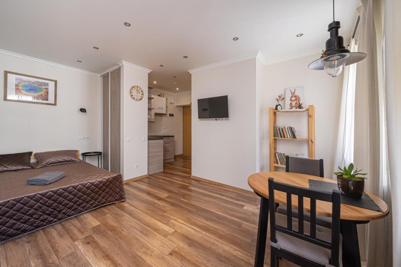 Top-floor With Courtyard View In Unesco Area, Murnieku Street Apartment Riga